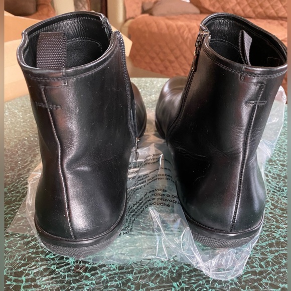 Prada Mens 9.5 Black Napa Leather Ankle Boots Side Zip 4T2011 Authenticated - Picture 3 of 14